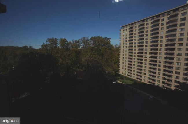 Building Photo - 5225 Pooks Hill Rd