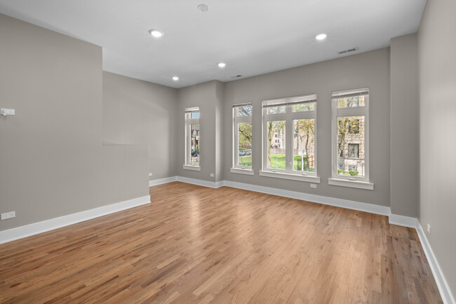 Building Photo - 643 E 50th St