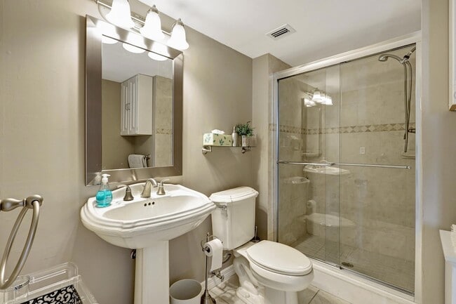 Building Photo - 840 Ocean Dr