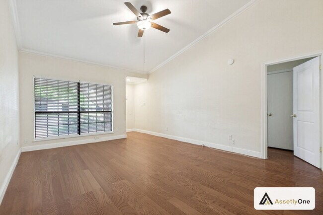 Building Photo - Updated North Dallas Townhome | 2 Pools | Clubhouse | Richardson ISD | Private Backyard