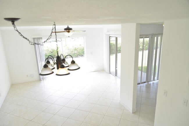 Building Photo - 3344 Alba Cir