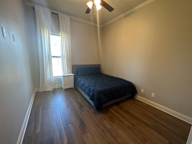 Building Photo - Gorgeous Updated 3 Bedroom Home - Only 5 years Old!