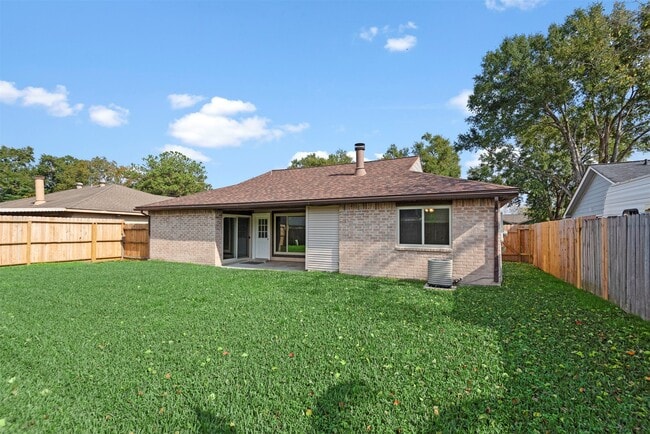 Building Photo - 8363 Pebbledowne Dr