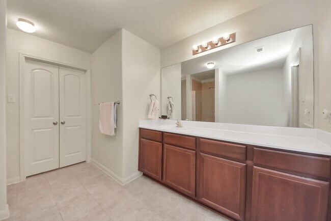 Building Photo - 10803 Dover White Dr
