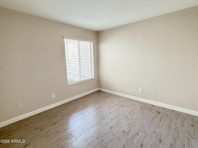 Building Photo - 2605 W Willow Ave