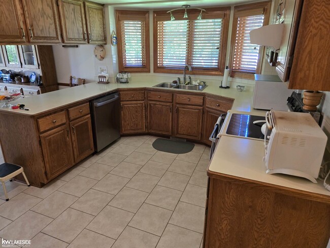 Building Photo - 52843 Deerwood Dr