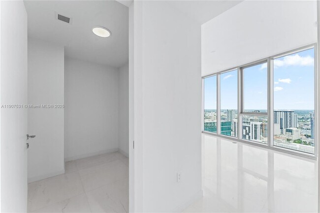 Building Photo - 300 Biscayne Blvd Way