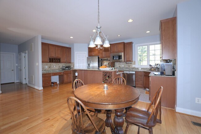 Building Photo - BEAUTIFUL SINGLE FAMILY HOME IN LANSDOWNE