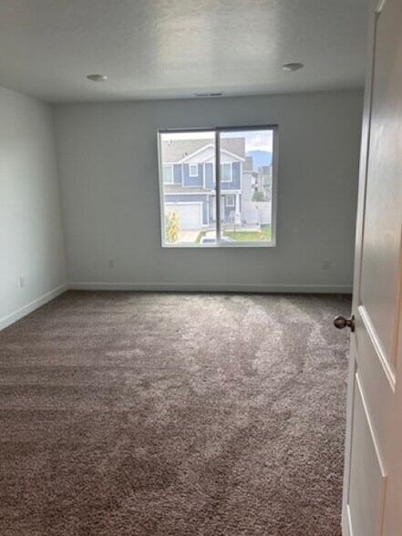 Bedroom 3 (Master) - 492 N Trident Dr