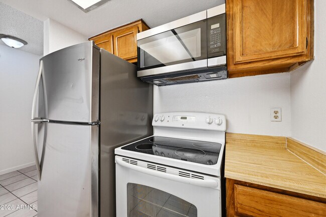 Building Photo - 12231 N 21st Ave