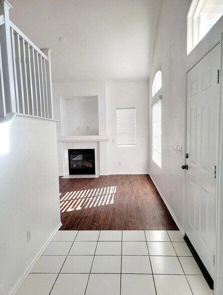 Building Photo - 11666 English Ct