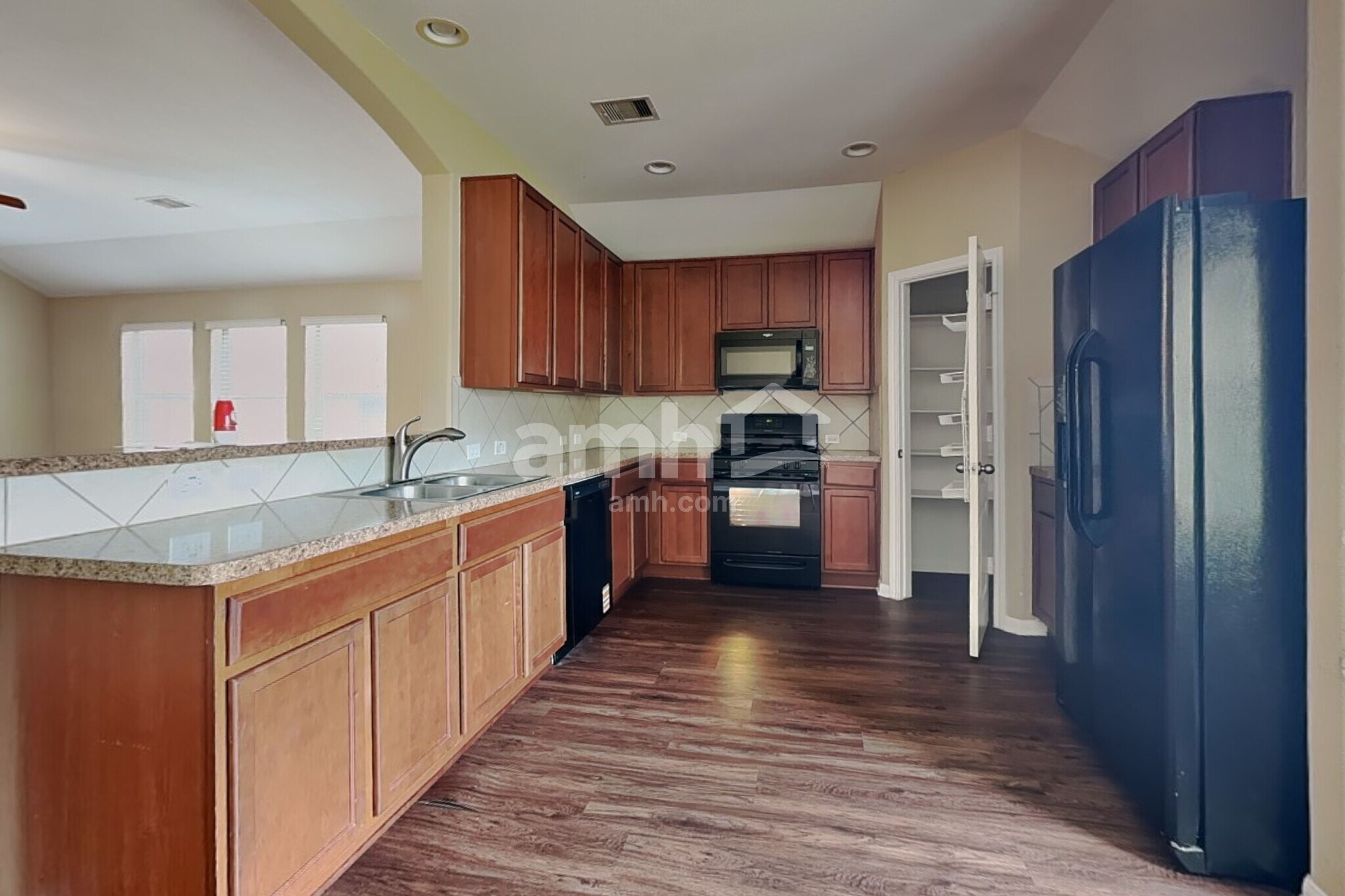 Building Photo - 28606 Lockeridge Farms Dr