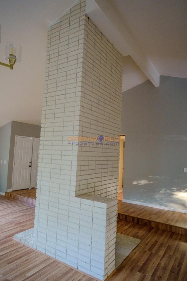 Building Photo - Spacious 4BR Single-Story Home w/ Garage i...