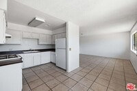 Building Photo - 518 E Ave Q4