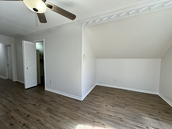 Primary Photo - Effortless living at its finest in Conroe....