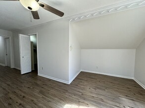Building Photo - Effortless living at its finest in Conroe....