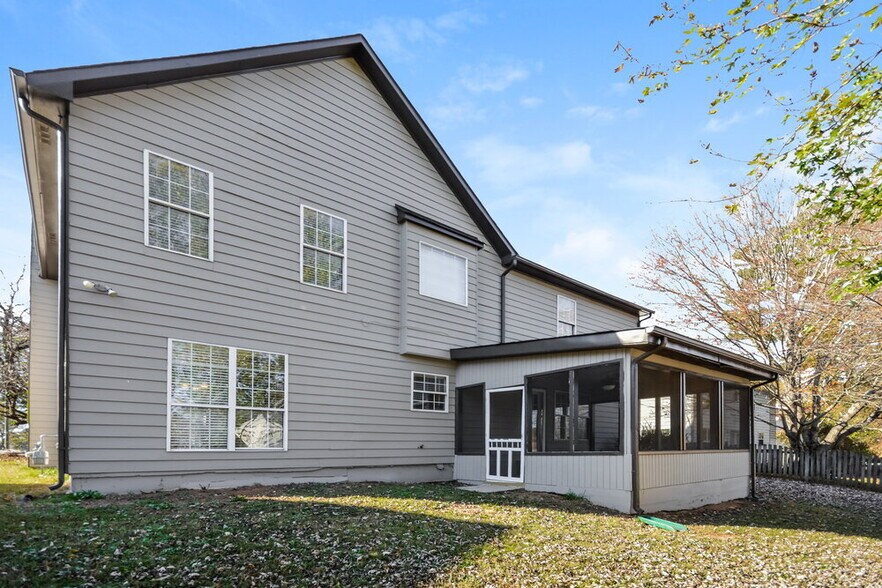 Building Photo - 5020 Amber Way NW