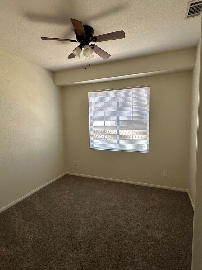 Building Photo - Jeffries Ranch Townhome