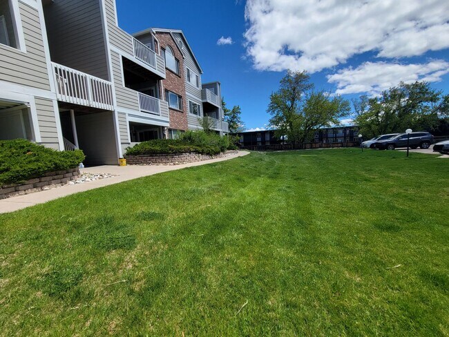 Building Photo - Adorable and Sunny One Bedroom Apartment near CU in Central Boulder