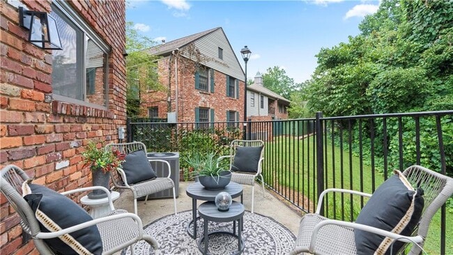 Building Photo - 3095 Colonial Way