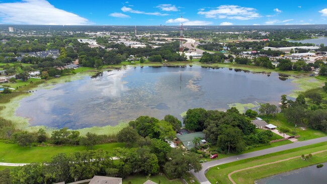 Building Photo - Spacious 3-Bdrm Townhome in Orlando's Gate...