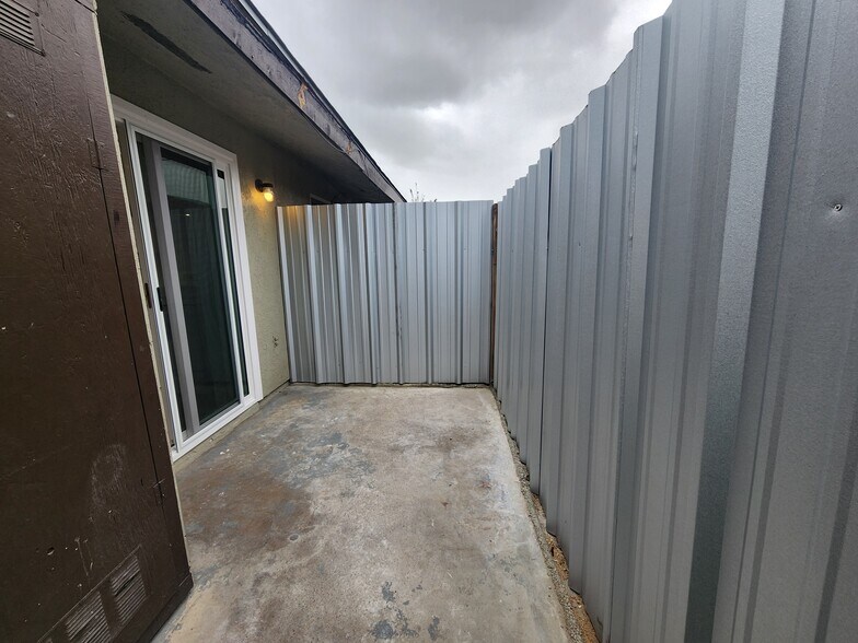 Backyard/Patio - 431 S Simpson Ave