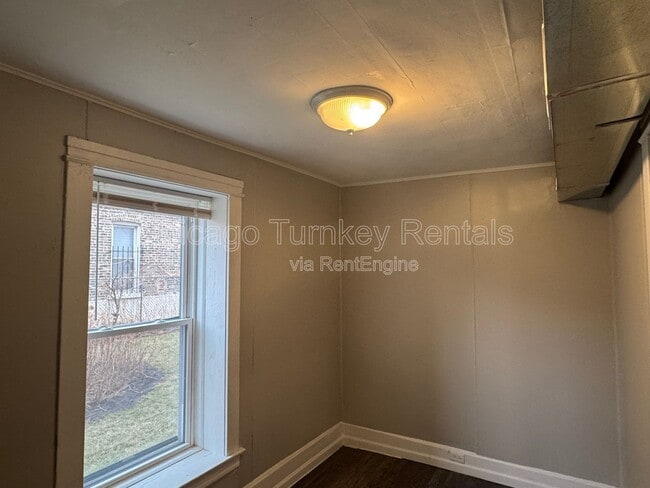 Building Photo - 2320 W 23rd St