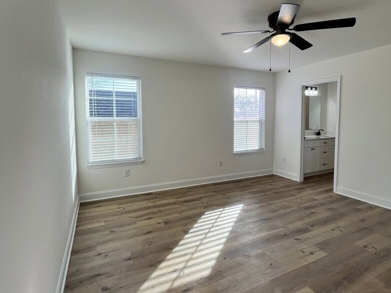 Building Photo - 120 E Grand St