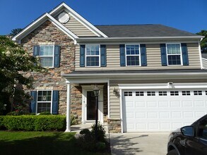Building Photo - 4 Bedroom 2.5 Bathroom Rental in Oakmont on Brickshire Golf Course Providence Forge