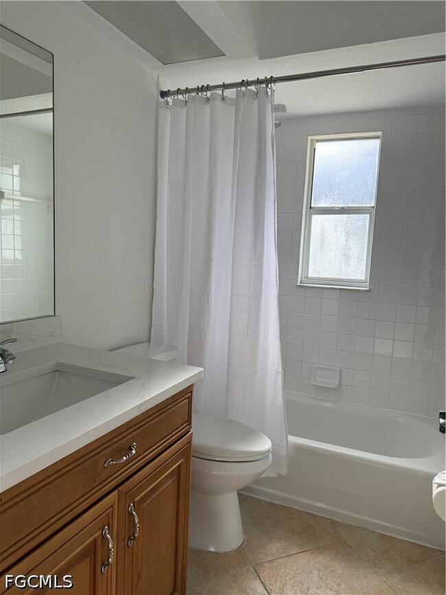 Building Photo - 1371 14th Ave NE