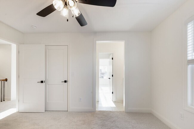 Building Photo - Maryville 37803 - 4 bedroom 3.5 bath - cal...