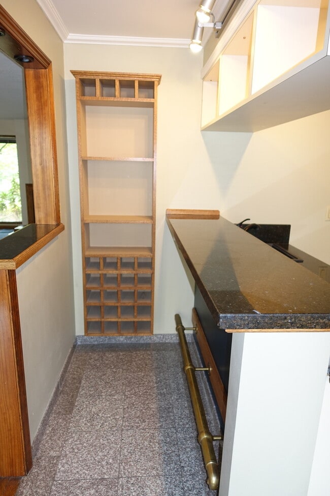 Building Photo - Private Patio Oasis