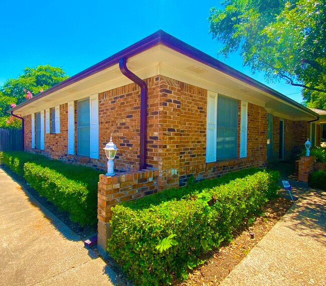 Primary Photo - 6801 Lancelot Ct