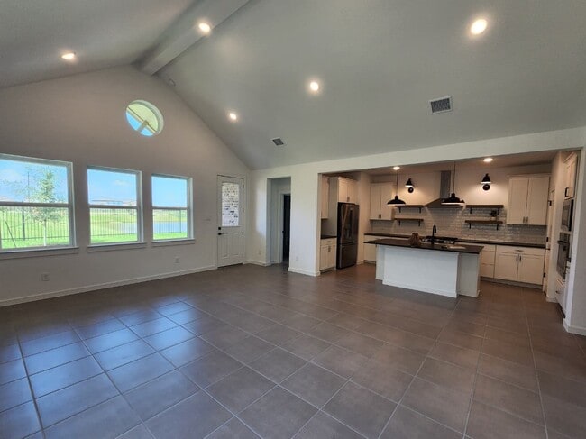 Building Photo - 21226 Blue Blf Dr