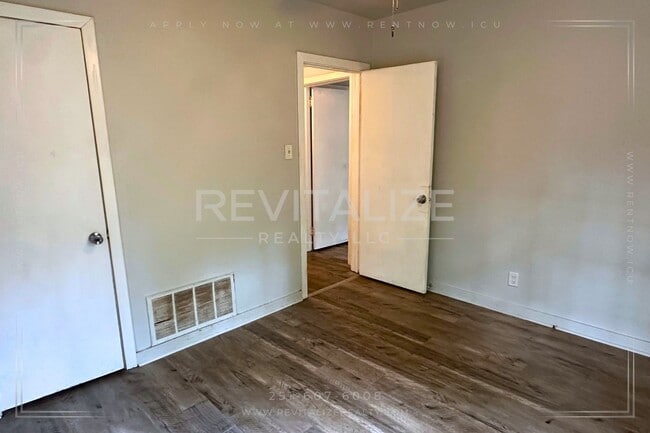 Building Photo - 2 Bed 1 Bath Home Close to Interstate Access!