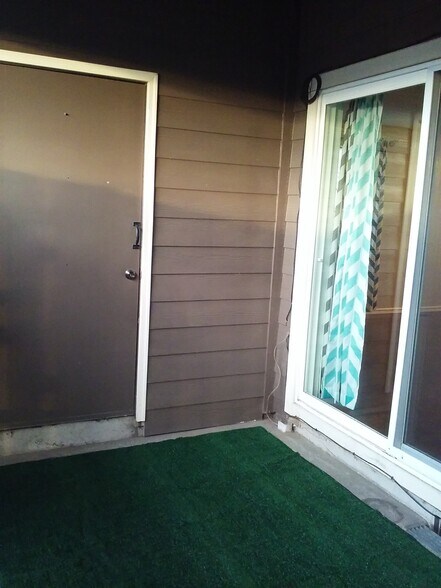 Building Photo - 3305 Vittoria Way