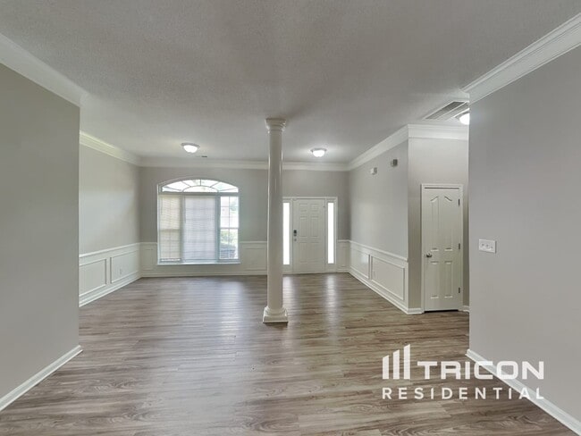 Building Photo - 8800 Willow Crest Dr