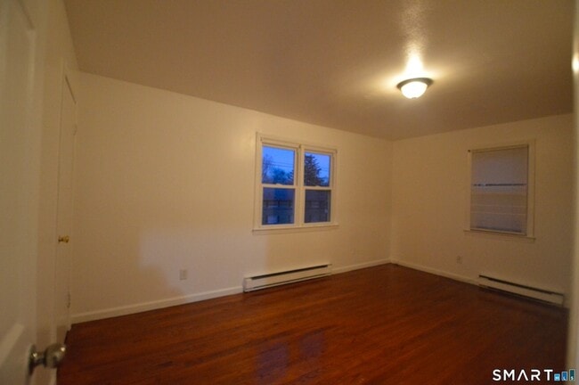 Building Photo - 136 Forest Rd