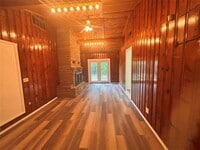 Building Photo - 9001 NE 36th St