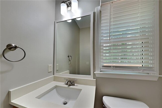 Building Photo - 423 Evans Mill Dr