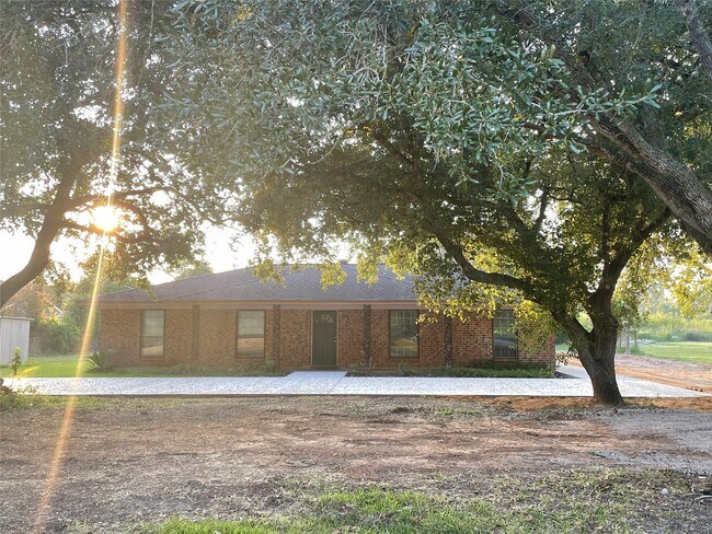 Primary Photo - 811 Tori Rd