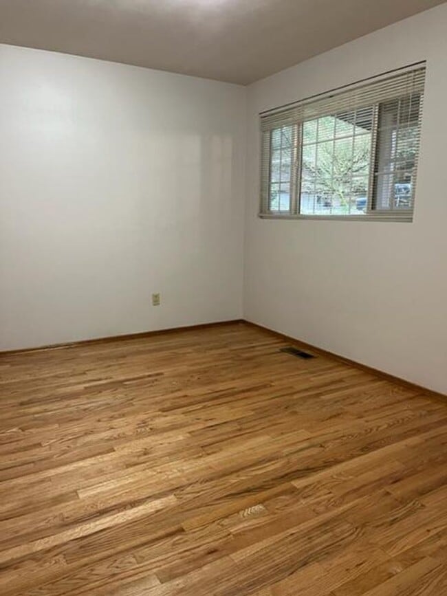 Building Photo - 15114 SE 18th St