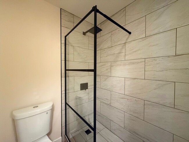 Building Photo - Charming 1 Bedroom Condo in Stoney Brook