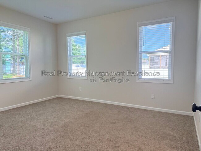 Building Photo - 101 Brody Pne Wy