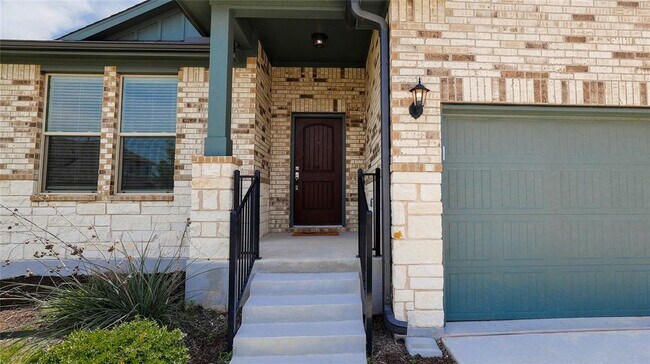 Building Photo - 520 Elm Green St