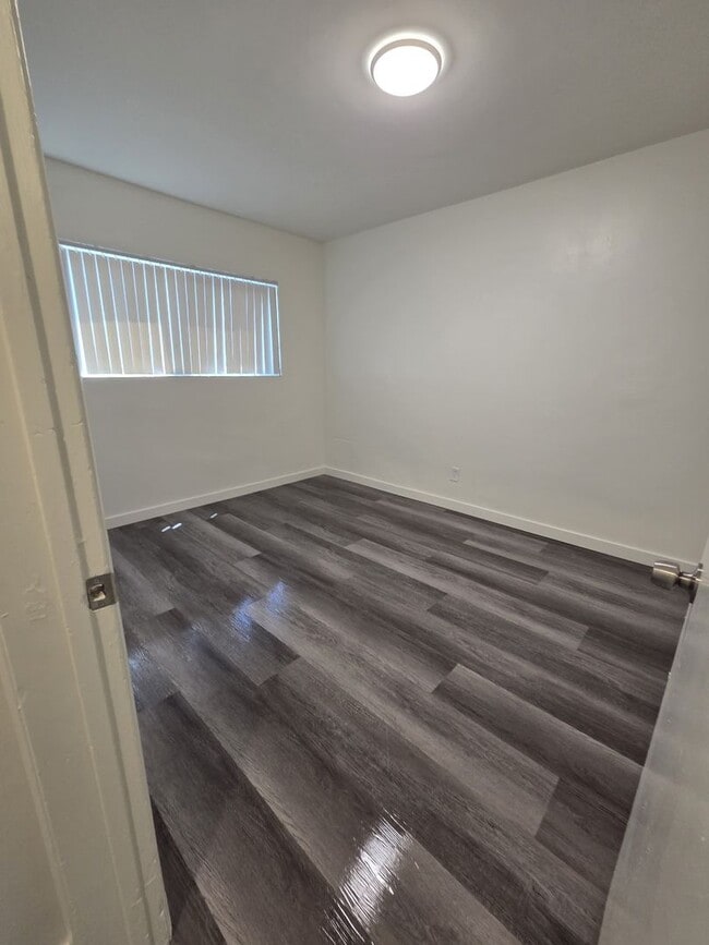 Interior Photo - 5036