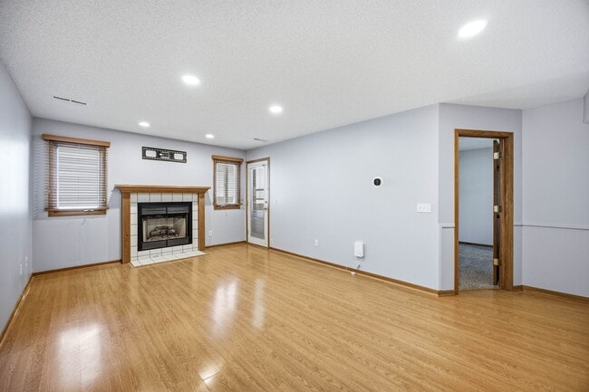Building Photo - 401 SE Lowell Dr