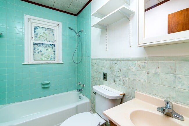 Building Photo - Great 2 Bedroom House in Dillsboro near the River $1400 available June 5th for year-long lease