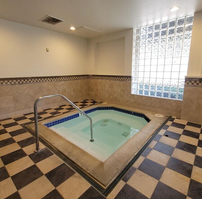 Building Photo - Stylish 3-Bedroom Ground Floor Unit in the...