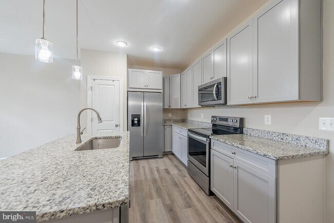 Building Photo - 102 Coralyrose Ct